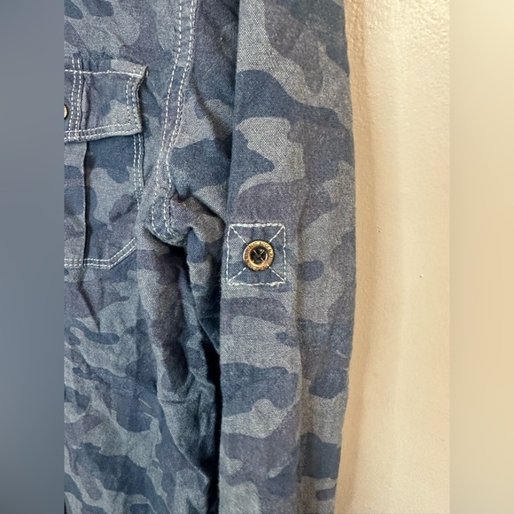 Rock & Republic Men’s Blue Camouflage Button down shirt size Medium - Picture 4 of 14